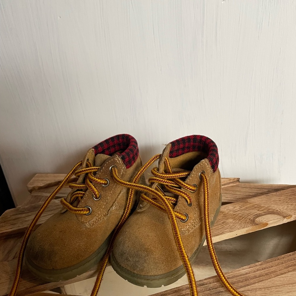 Kids hiking boots size 4.5